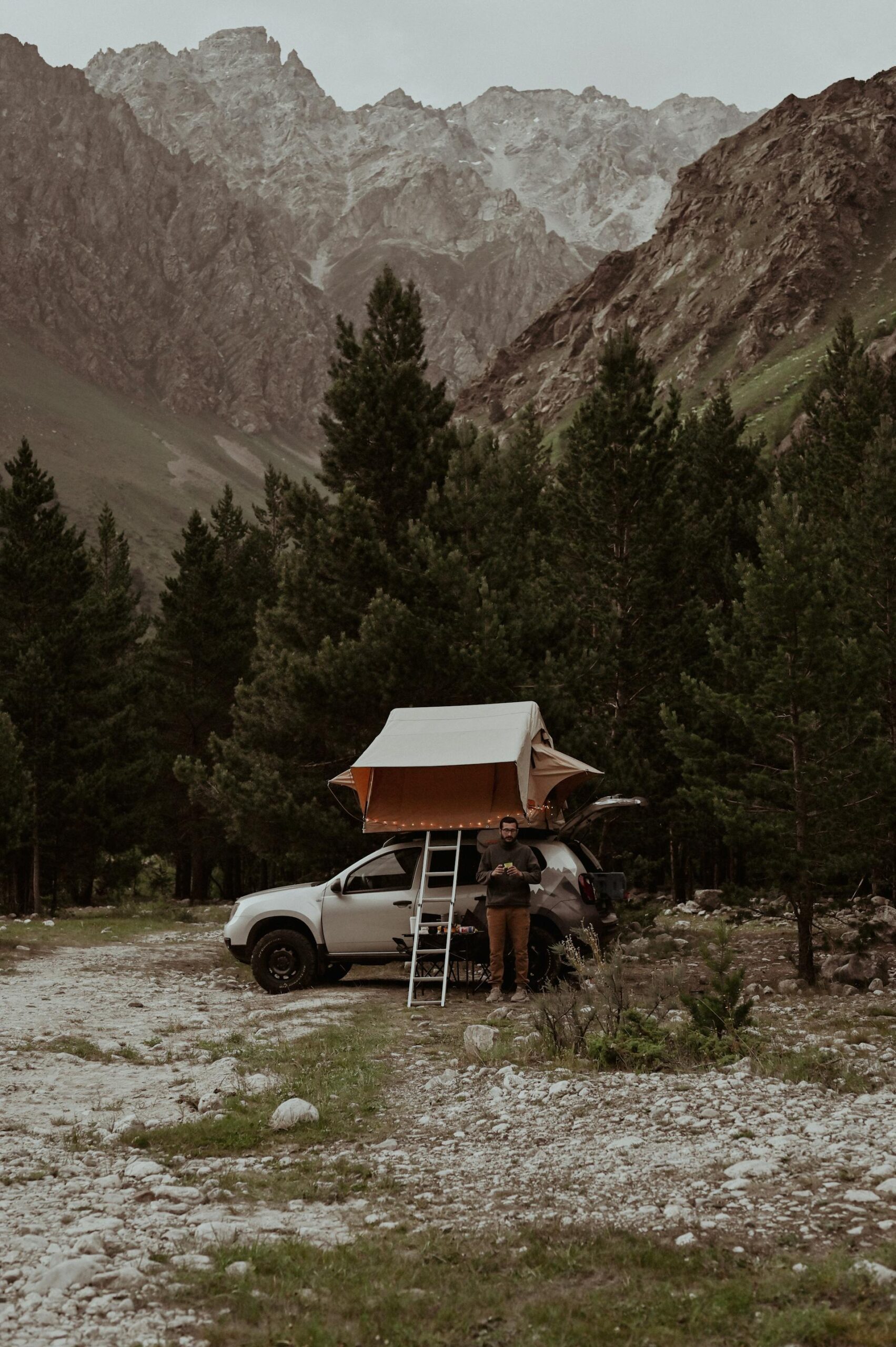 À propos 3 pexels liana tril 86841229 10418649 scaled ROOFER